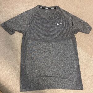 Nike Men's Heathered Gray Short Sleeve Tee